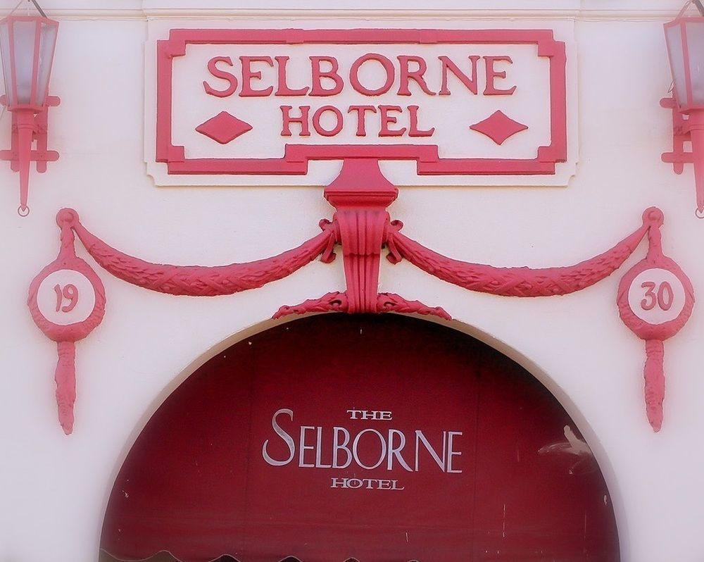 Selborne Hotel Булавайо Екстериор снимка